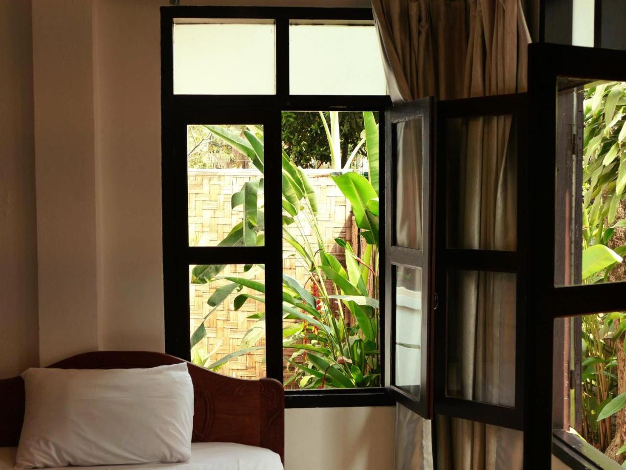 Lani'S House By The Ponds Hotel Vientiane Exterior foto